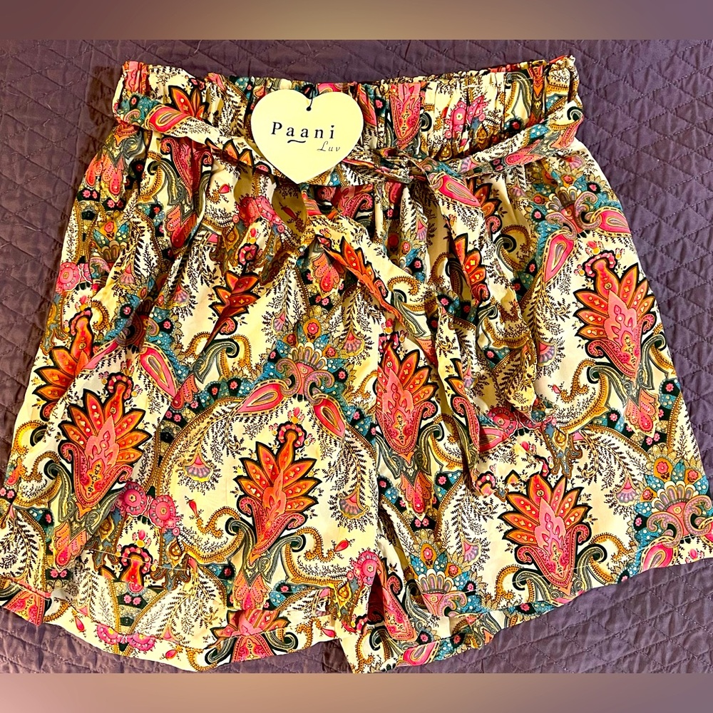 NWT Paani Luv tie shorts in pink/cream paisley design- S